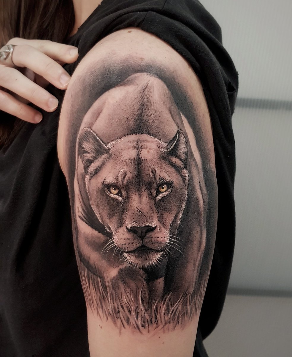 Pol_tattoo's tweet photo. LEONA. Primer tattoo de la semana, espero que os guste amigxs!!! https://t.co/kEVoUBPe18