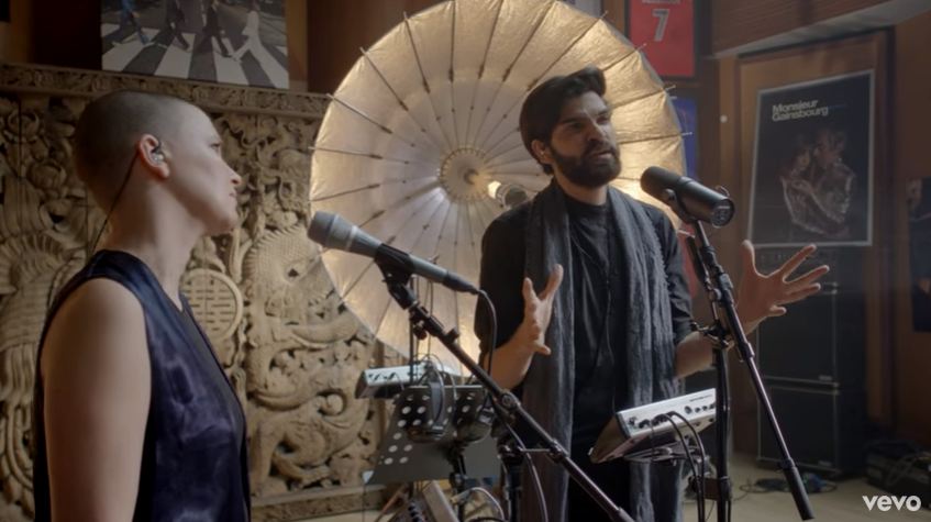 1OOpour1OOFans's tweet image. Une version acoustique chargée d'émotion de #MonPère  par @mike_massy &amp;amp; @ANNESILAOFF @JesusSpectacle 
A savourer : youtu.be/XILJRZ4SPeY