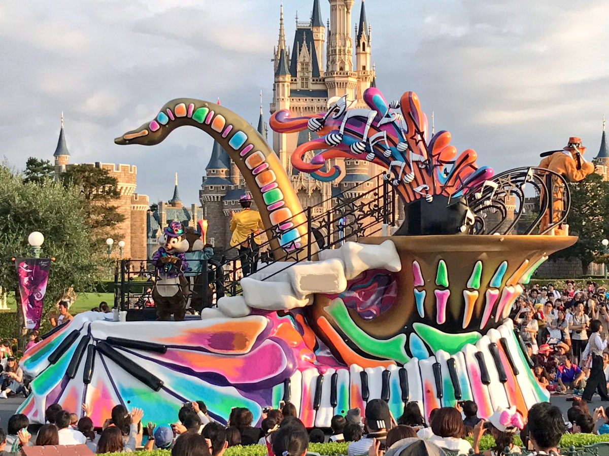 五井ヒロト Ar Twitter 東京ディズニーリゾートの景色516 ハロウィーンポップンライブの景色 チップとデールが担当するこちらはジャズステージ ピアノやサックスなど ジャズに欠かせない楽器がイメージされたこのステージは おしゃれで愉快な音楽を楽しむのに