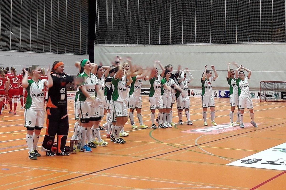 Die Frauen von WaSa sichern sich mit einem 5:1 gegen Frauenfeld ihre ersten Punkte in der NLA. Mehr dazu: buff.ly/2hrdBTA #Unihockey