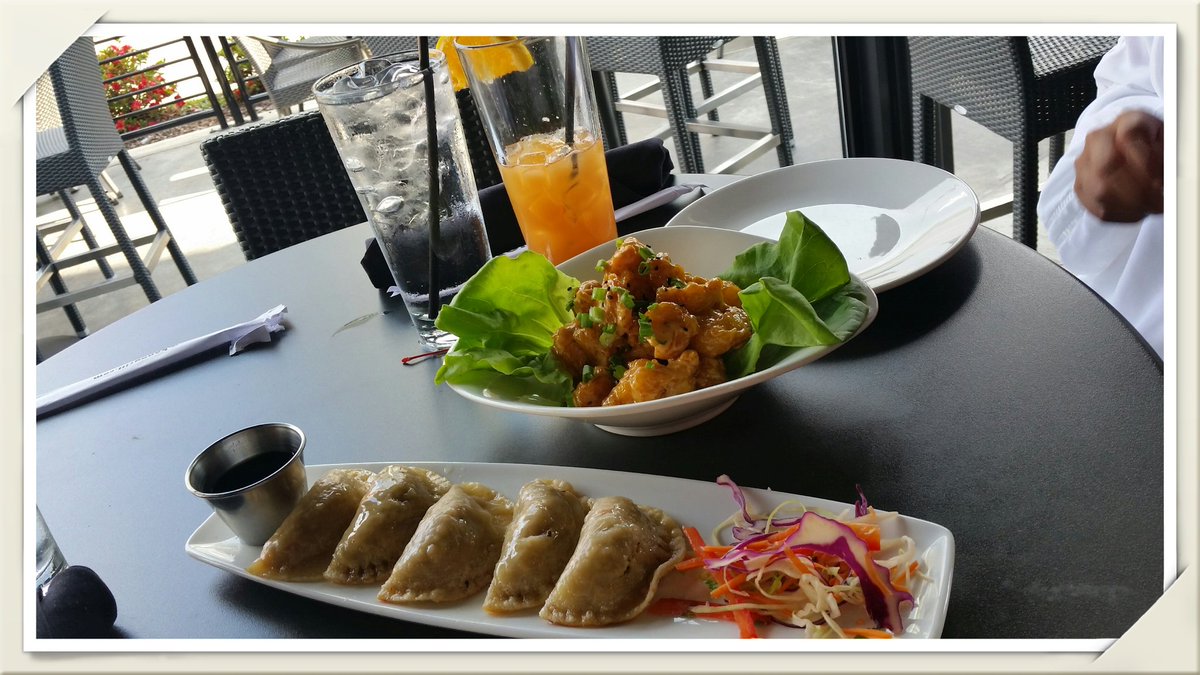 Jamesbowski523's tweet photo. Kono Grill is the best! 
#rumrunner #coconutmojito #tempurashrimp #potstickers #relaxingday #freshfood #HuntsvilleAL #bridgestreet  #blessed https://t.co/eREYGcOOay