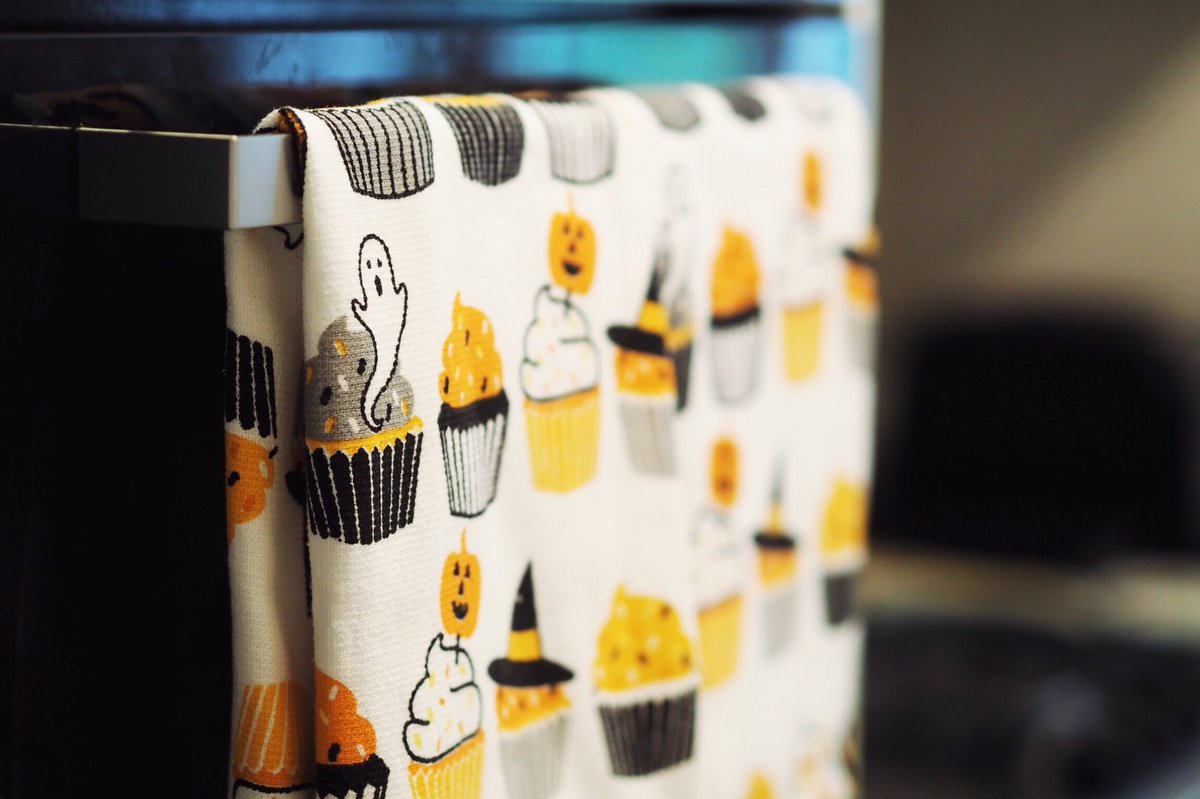 NEW: Getting seasonal, hints of autumnal &amp; Halloween decor 🎃 mariaj.co.uk/2017/09/gettin… 🍂 @FemaleBloggerRT #blogginggals #thegirlgang