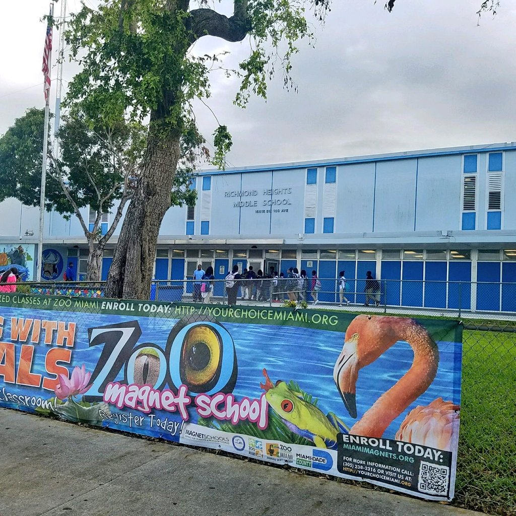 Students are streaming out of Maplewood Richmond Heights middle and high  school to stand against gun violence @StudentsDemand #nationalwalkout  @MRH_Schools, image size:1024x1024