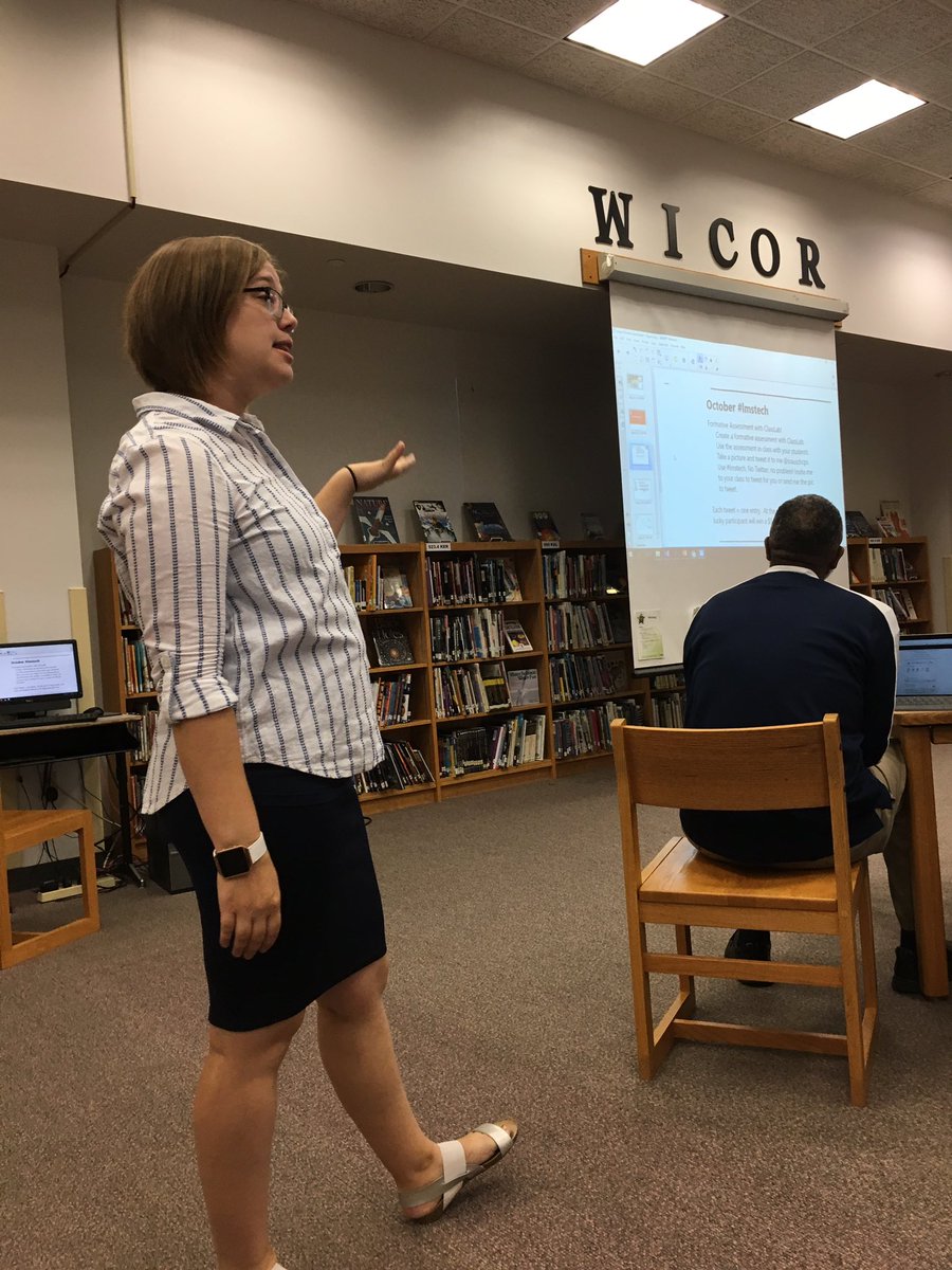 CounselorCarey's tweet image. Learning about tech with Ms. Rausch!  #lmsbest #cpsbest #lmstech #techchallenge #scchat #midmsca #mymsca #smartnotebk