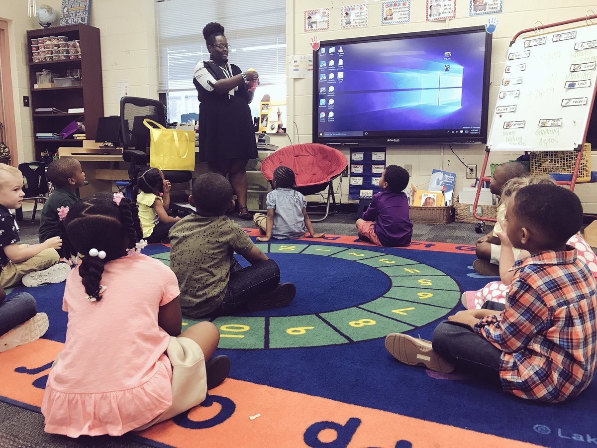 geshunter1st's tweet photo. We ❤️ our School Counselor! #gestigers https://t.co/Tp6W26i3Ks