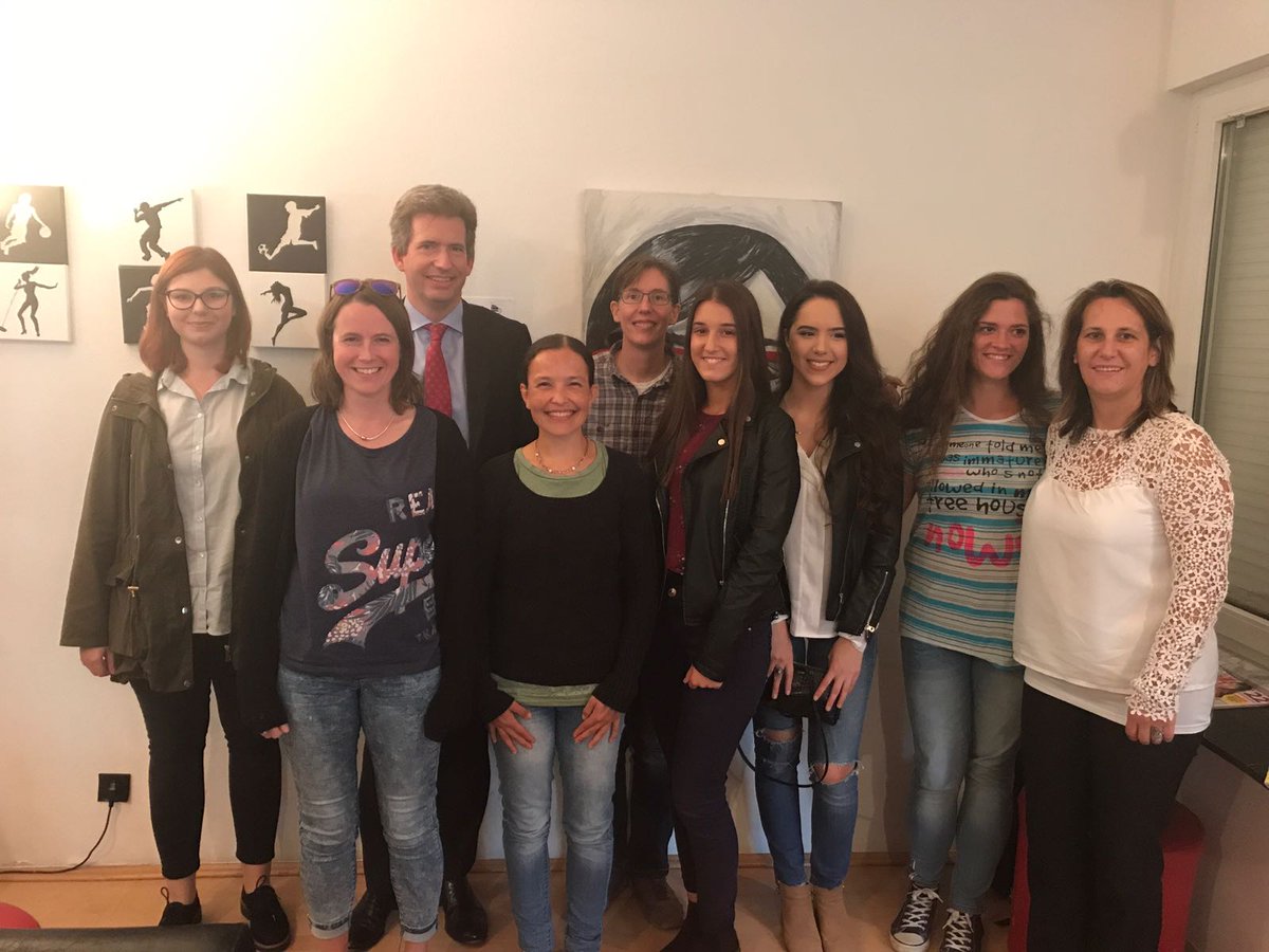 EAFergusonUK's tweet image. Čaj i kolači sa @NoviMost #Mostar - sjajan primjer kako sa malo napraviti puno. Ulaganje u mlade se isplati.