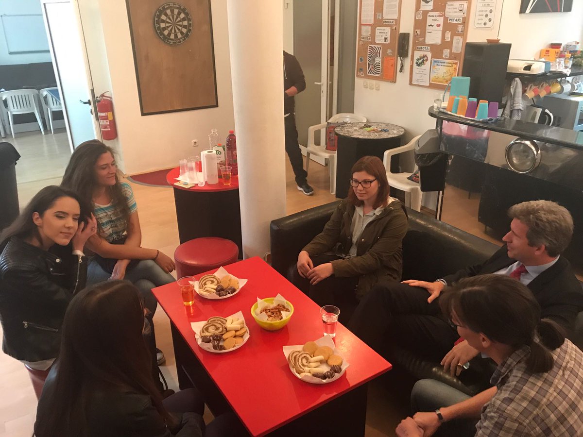 EAFergusonUK's tweet image. Čaj i kolači sa @NoviMost #Mostar - sjajan primjer kako sa malo napraviti puno. Ulaganje u mlade se isplati.