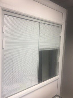 BlindsInGlass's tweet photo. If the window is too wide for a manual blind, donโt worry, we can put two blinds in it, over 1500mm wide #becomingpopular https://t.co/vhjrH8oxvF