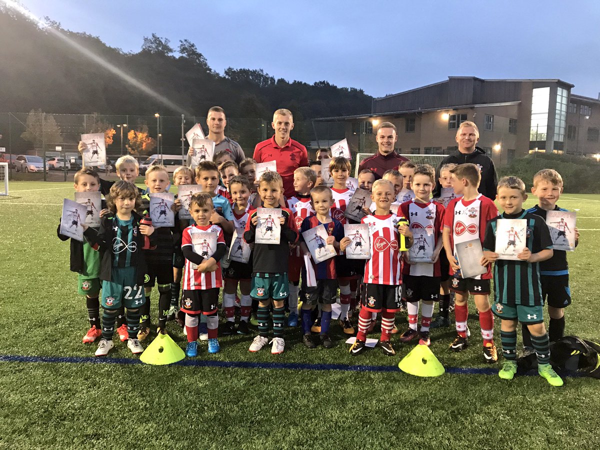 Great to have @Prowsey16 drop into one of our Advanced Coaching Centres tonight & meet lots of excited young #saintsfc fans 😇