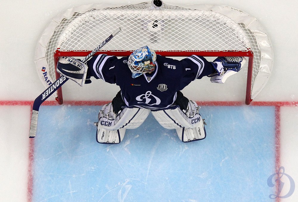 Это все Саша Еременко:
- 82 на "0" в чемпионатах России!
- 55 на "0" за "Динамо"!
- 44  на "0" в КХЛ!
- 5 матчей на "0" в Омске за 6 лет!