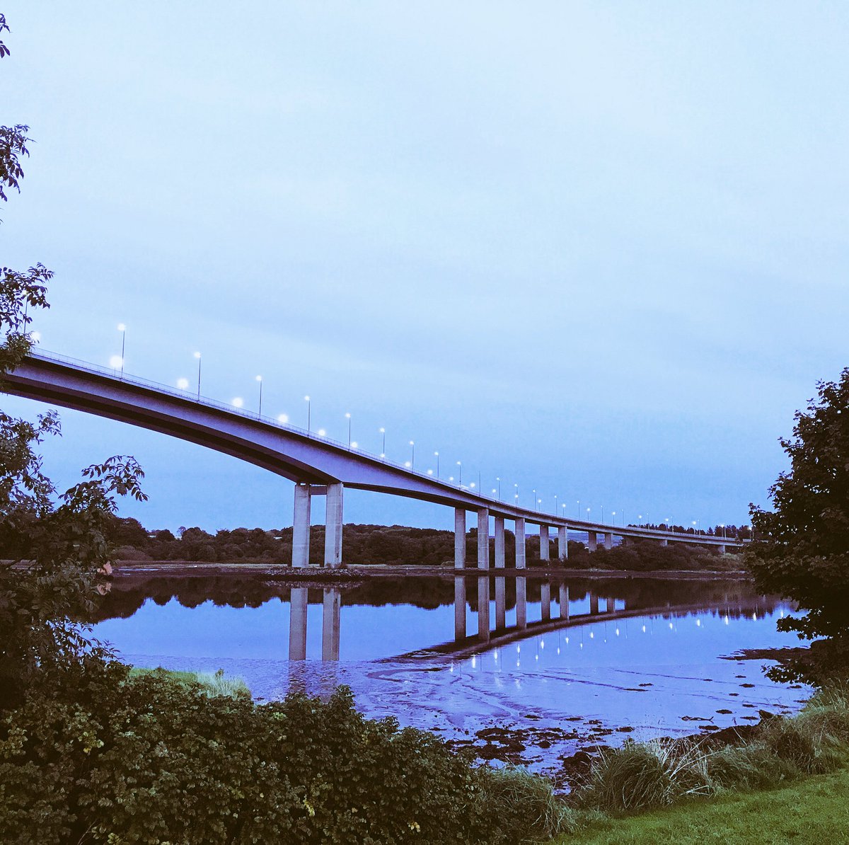 toegriffiths's tweet photo. Lovely stroll around the Foyle Bridge this evening #Derry #Mirrorwater #peaceful https://t.co/wS9i926uG6