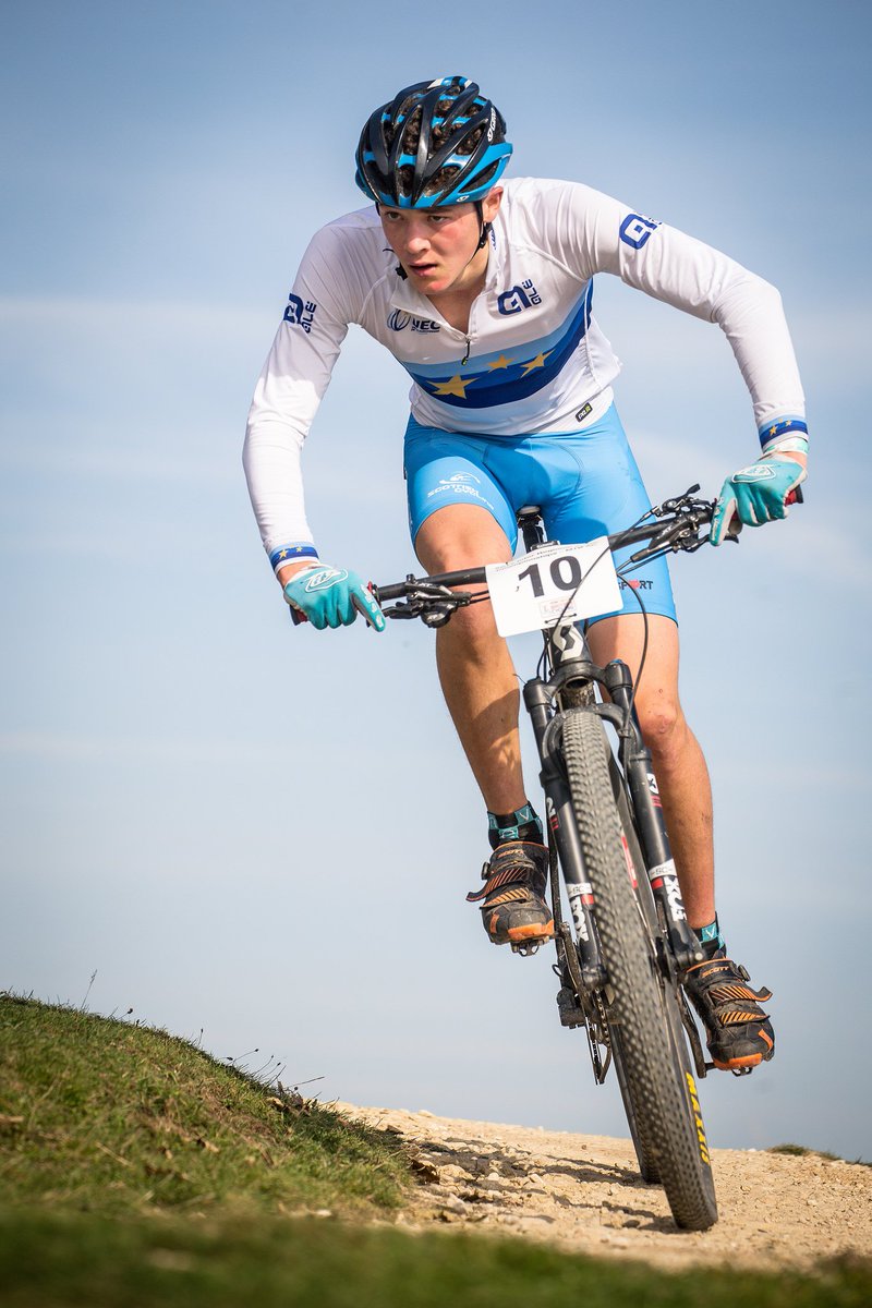 All sorts of wonderful shirts on show at the amazing <a href="/IRMTB/">IR MTB Champs</a> @Hadleigh_Park Full set of pics here: flickr.com/photos/huwspic…