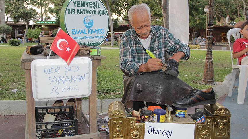 Ayakkabıları Arakanlı Müslümanlar için boyayacak aane.ws/Y3L