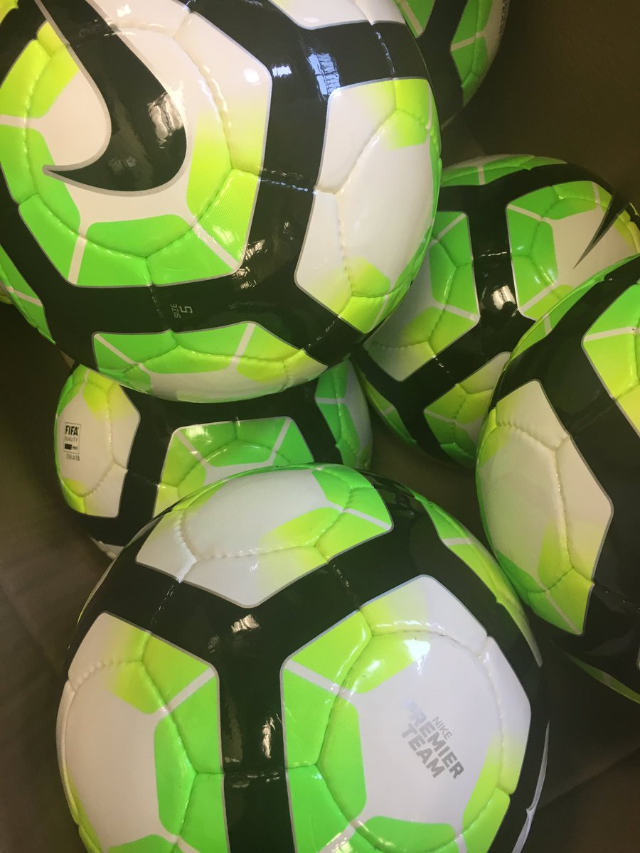 Linx5s's tweet photo. New footballs for #Linx5s tonight! #Nike ⚽️⚽️⚽️ https://t.co/Z6LzFGEV3V