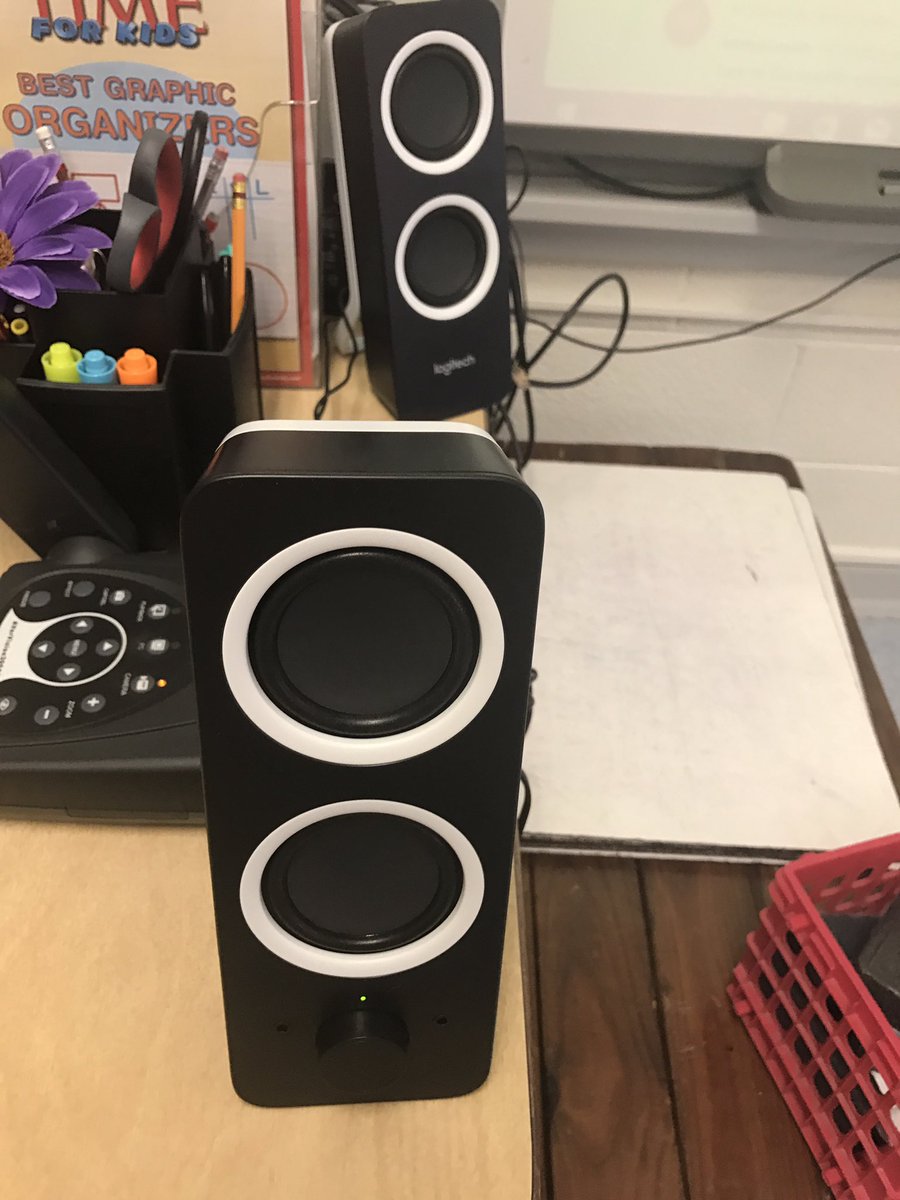 MrsNichols1st's tweet photo. The new speakers look great and my kiddos love them. Thanks @MrDboykin  #fheshuskies https://t.co/1QmhqWrcRZ