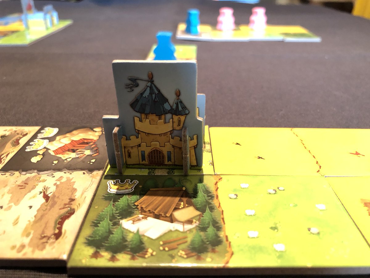 Meepleschubser's tweet photo. Ich baue mir mein eigenes Land #bwt17 #KingDomino #brettspiel https://t.co/hjnWTGWa4j