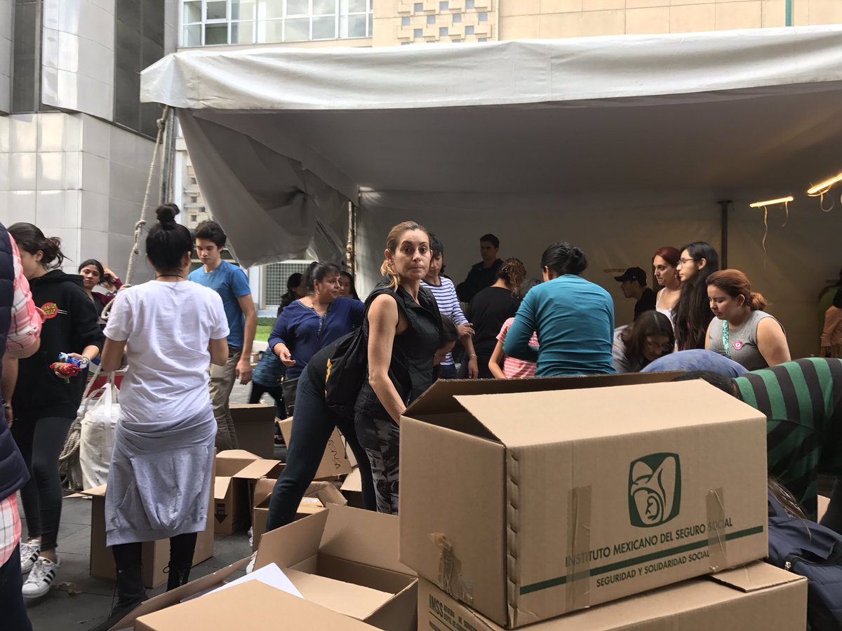 FundacionIMSS's tweet photo. Este es el momento de demostrar #ElSignificadoDeSerMexicano No hay que bajar la guardia, te pedimos que vengas a #Donar al #CentroDeAcopio https://t.co/KLv0VWjRRk
