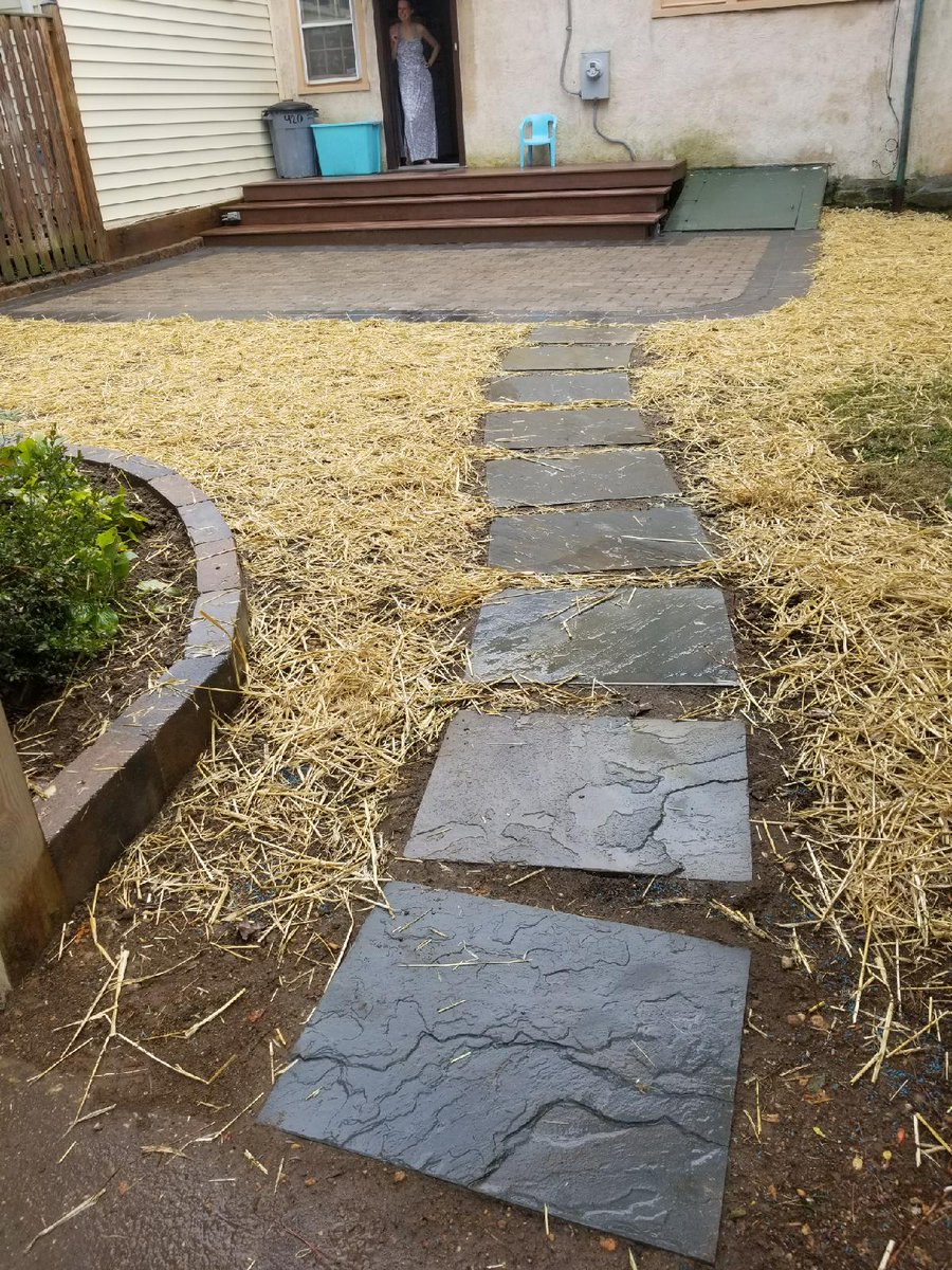 PaversWallsMD's tweet photo. Looking in a backyard we finished a week ago. #hardscape #PatioBuilder https://t.co/K4DDlWnLh6