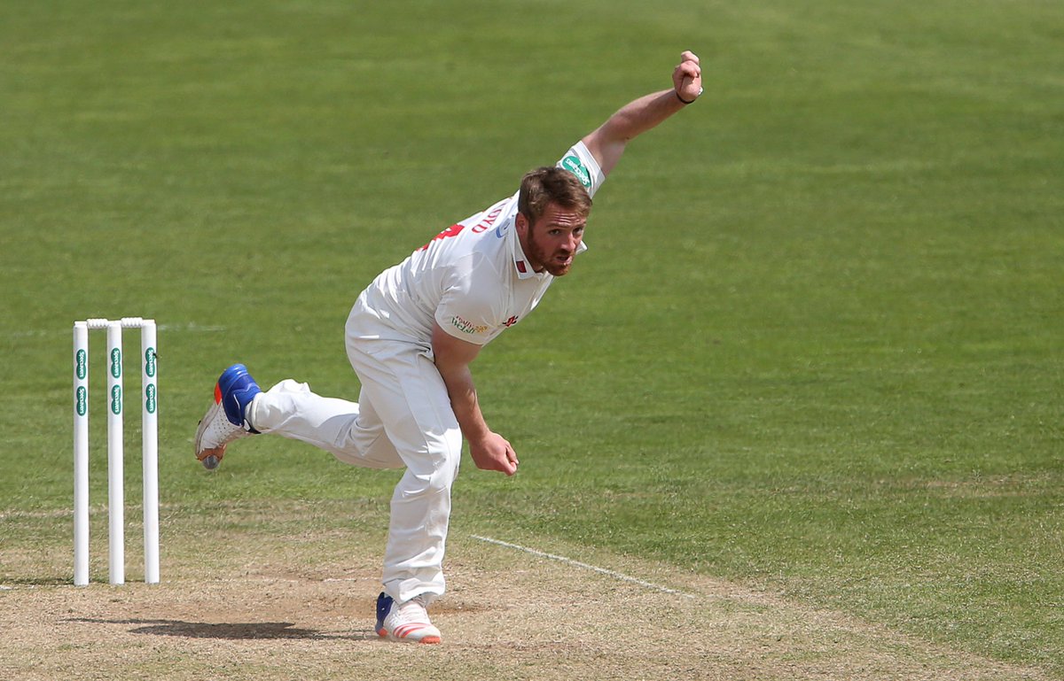 GlamCricket's tweet photo. WICKET! Denly is bowled for a magnificent 152 &amp; Lloyd picks up his 2nd wicket of the day to go with his 3⃣ slip catches

@kentcricket 302/9 https://t.co/6zQh32jJko