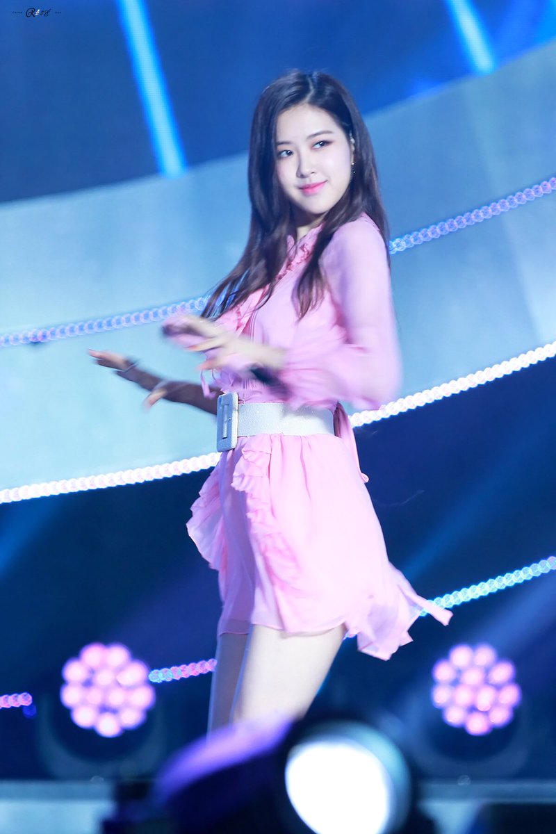 Rosé (로제) Pics tweet media