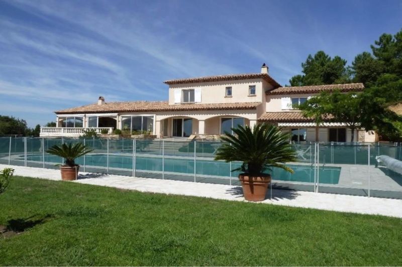 HomeOfficeBuild's tweet image. A la côte d'Azur, un coin de paradis de 23000 m² s'offre à vous ! Coup de coeur garanti.