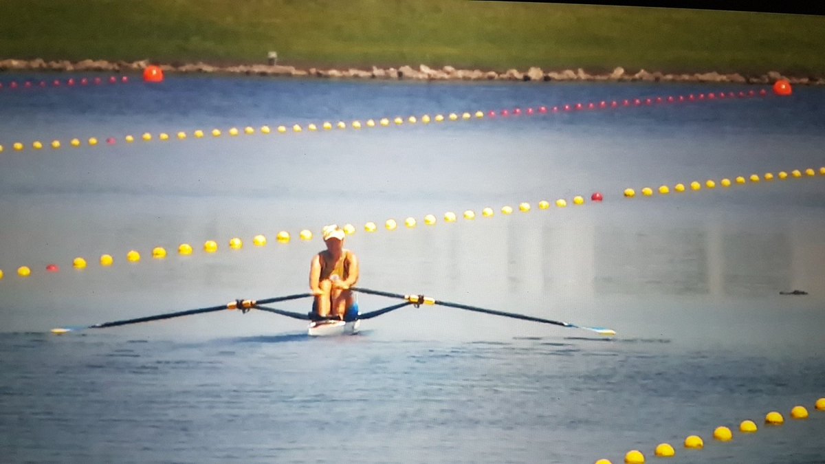 Well hello mr. Alligator #WRChamps <a href="/WorldRowing/">World Rowing</a>