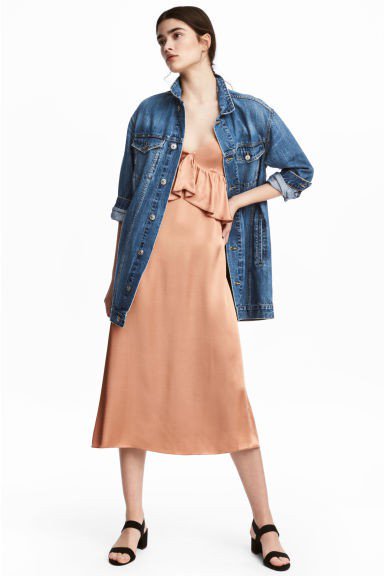 Fue noticia: H&amp;M nos trae novedades en abrigos para el otoño bit.ly/2hTUv8l