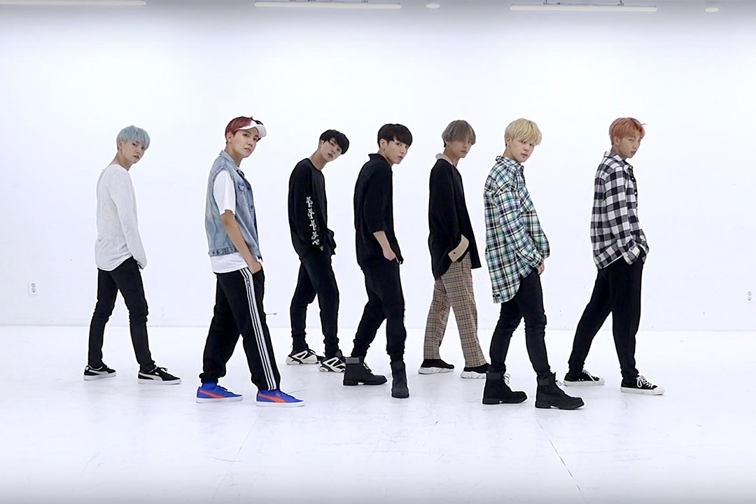 idc_english_kwa's tweet photo. bts:lets all wear black pants and not tell V
#DNA #DNA50MPARTY #BTS #MEMES #BangtanSonyeondan #bts #dancepractice https://t.co/j8eHTkYx72