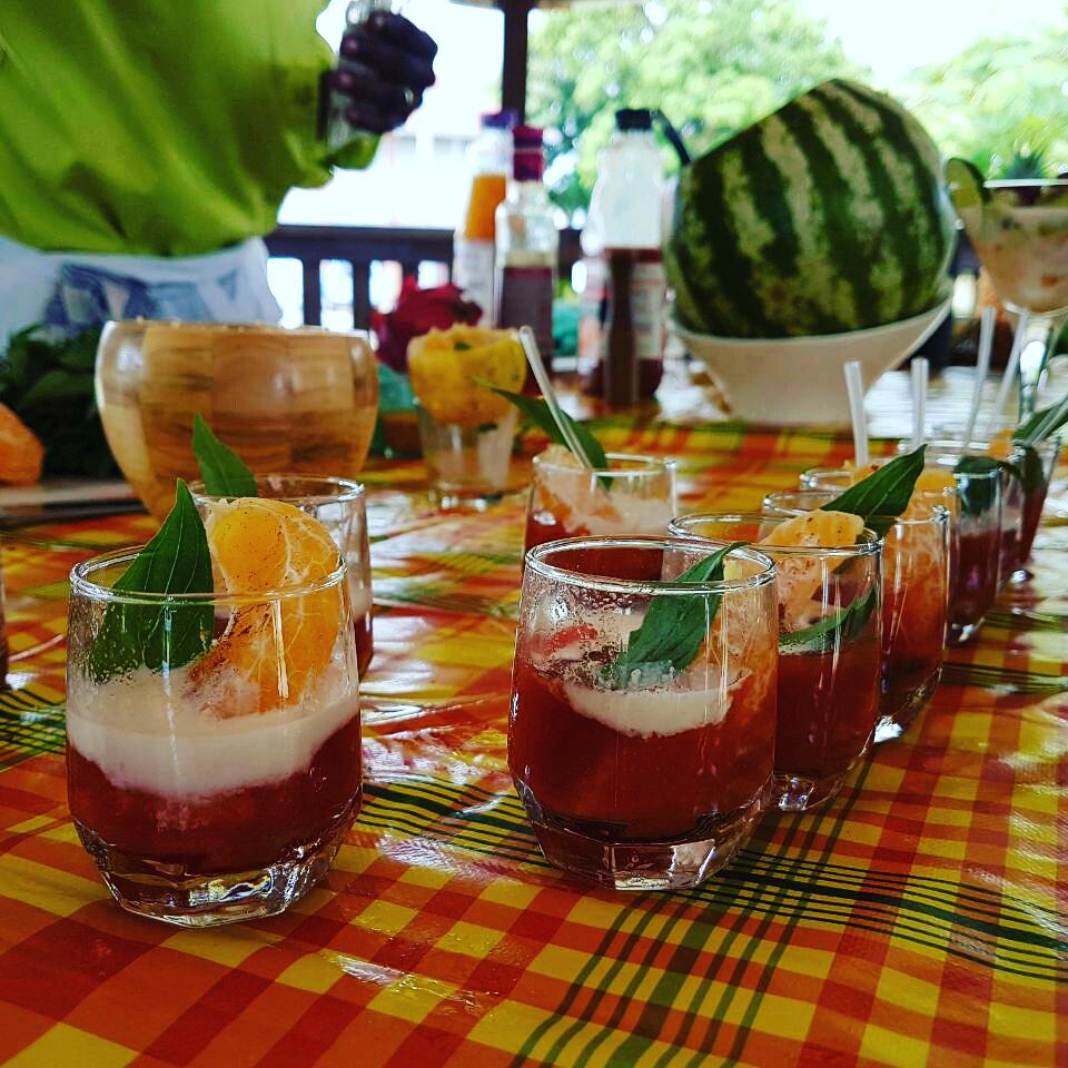 KreyolandCo's tweet photo. Jus de tomates, crème fraîche, tangelo et basilic ! Avec une petite pointe de maracudja !! Ça vous étonne ? #valider #fetedelagastronomie https://t.co/yklhFZapJ8