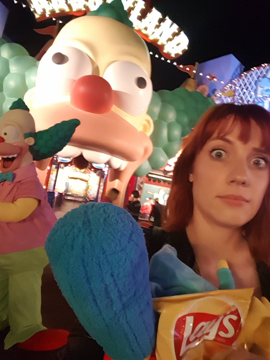MissMegzie's tweet photo. Last night I had a blast at #simpsons29thpremire party at @UniversalPics I won all the toys &amp; got chased by #krustytheklown #SpringfieldUSA https://t.co/ib6tfMzPgT