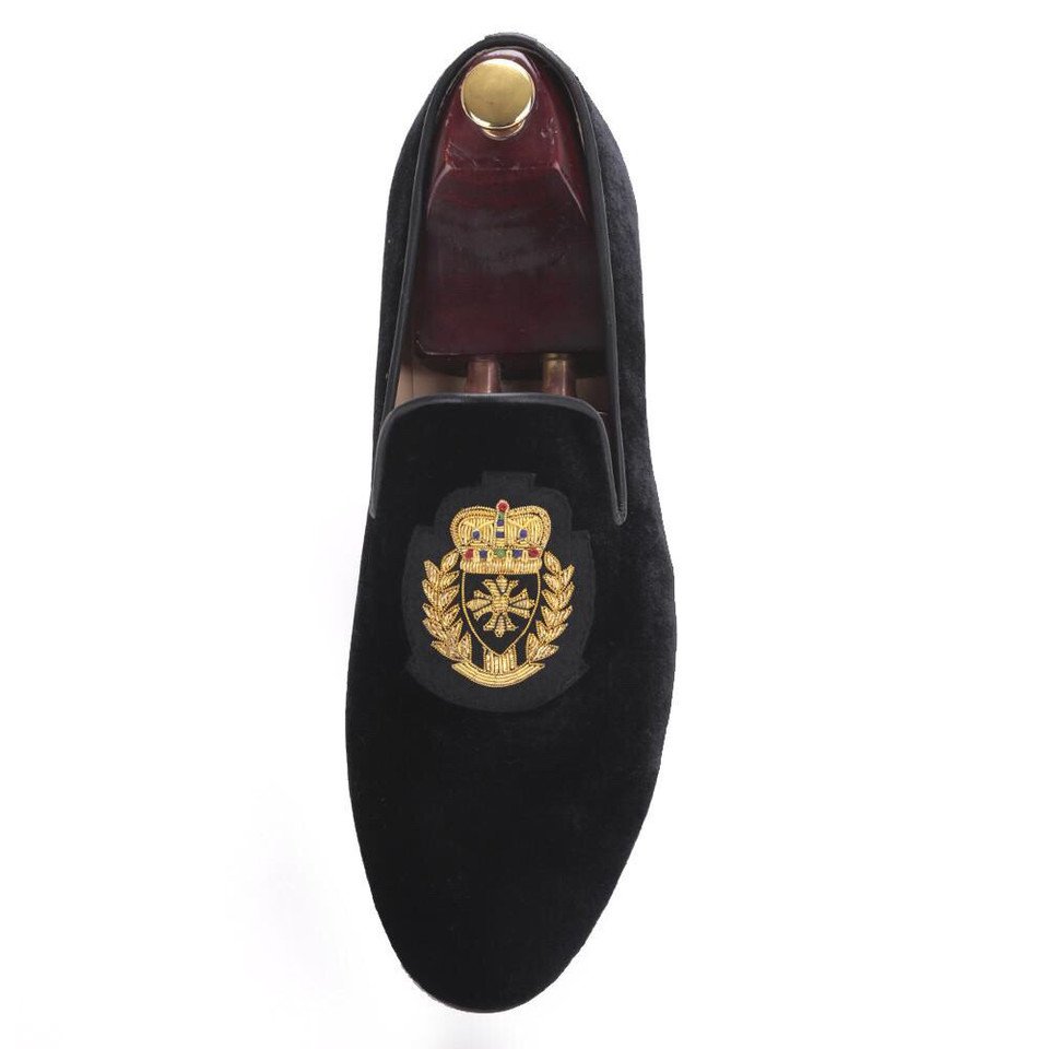 Grab your Crown Custom #loafers crwd.fr/2ho2tXl #mensloafers #luxuryfashion #shoelover #mensslippers #shoeporn #mensfashionblog #lux