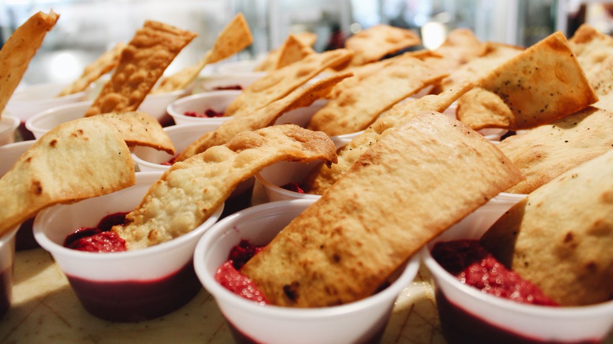 FoodontheHillAR's tweet image. We’re [wildly] in love w/ Where the Wild Greens AR - come see us!! #wildNlocal #foodpigsooie #uark21 #uark