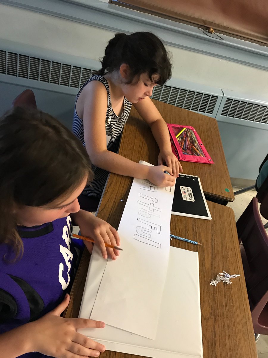 SchallElem's tweet photo. Learning about leadership with 3rd and 5th grade buddy classes. #Schall https://t.co/Xarh11V5Ho