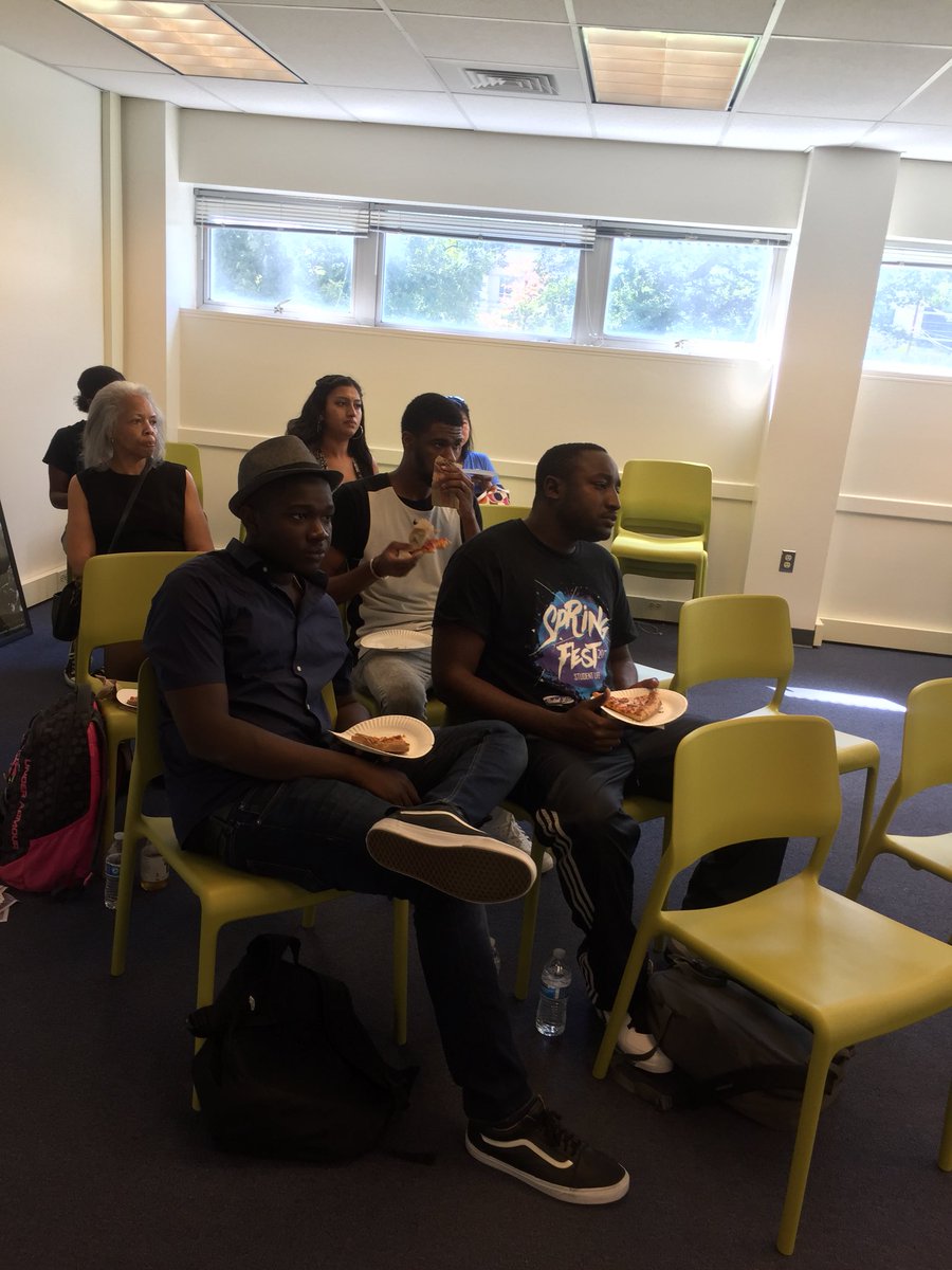 mcsgatpss's tweet photo. Podcast Workshop happening now! #IRJC #futureleaders #CYOS @damethad @VincentIntondi @Studentlifetpss https://t.co/aXipiBWxl0