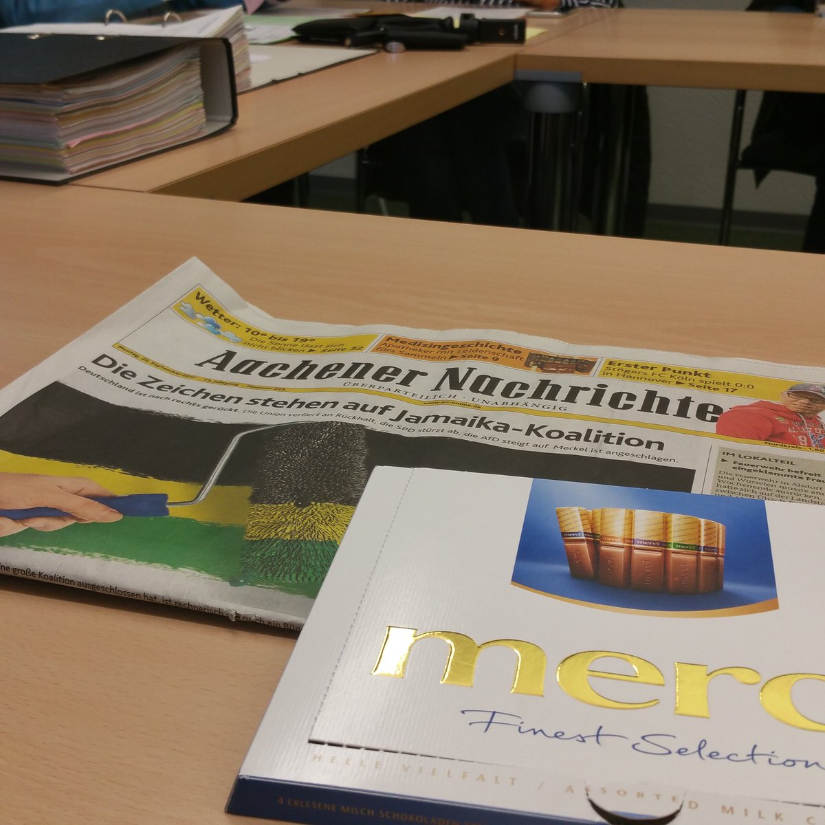 schniske's tweet photo. Fraktionssitzung der #fdp in #Herzogenrath. Danke an meinen Ortsverband für die Unterstützung im Wahlkampf. Gleich kommt der Sekt https://t.co/yGAyKNTpCJ