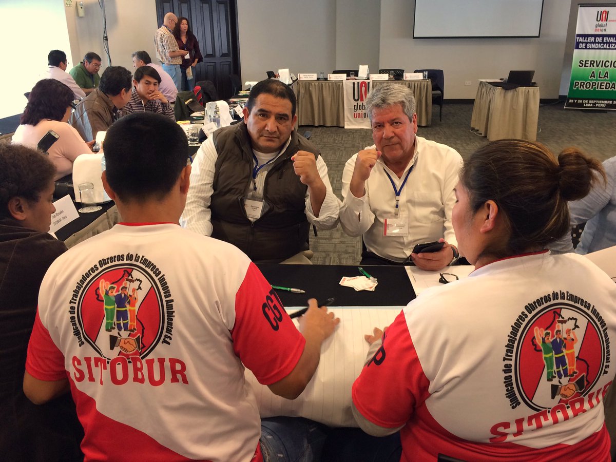 Sec Gral @SITOBUR_Oviedo con Pdte <a href="/Fenasinaj2/">Fenasinaj Nacional</a> (Chile), <a href="/soto_fenasinaj/">armando soto</a>. ¡Juntos dignificando el trabajo de limpieza pública en Perú y Chile!