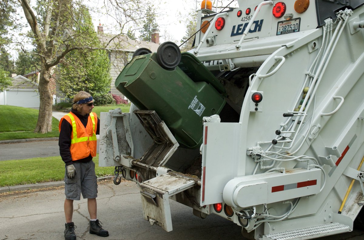 SpokaneCity's tweet image. Searching for a #SpokaneJob?
 City hiring Refuse Collector I (salary 33k - 49k). @PublicSectorWA bit.ly/2jWOzwh