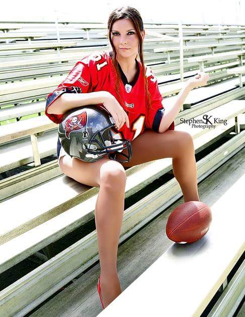 RoseRockin98's tweet photo. Such a great time at this #photoshoot #TampaBay #BucsBaby #FloridaTeams #NFL #TampaBayBuccaneers #RockinRose https://t.co/lyjL0QFQ0j