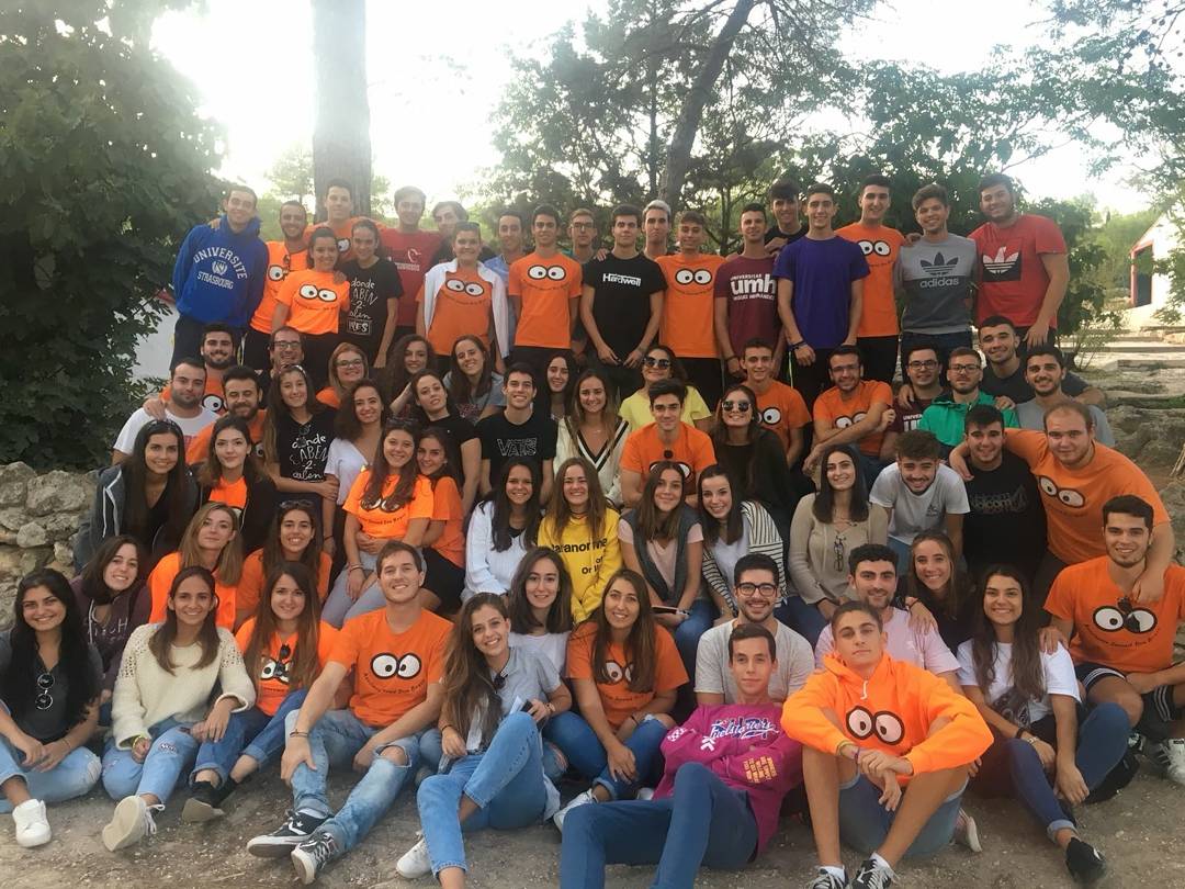fededonbosco's tweet photo. ¡¡Arranca el curso en @AJDBAlicante para los monitores con esta maravillosa acampada de inicio en Bocairent!! 🌳🏕
#somosfede #venyverás https://t.co/NiqBBXYEO1