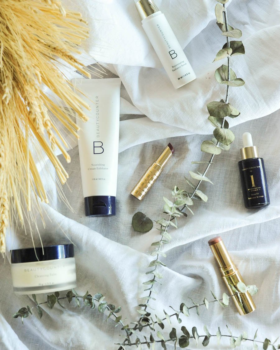 Sharing 6 favorite products I use to keep my skin glowing long into the sweater weather. tinyurl.com/y8olm5fg #Autumn #skincaretips