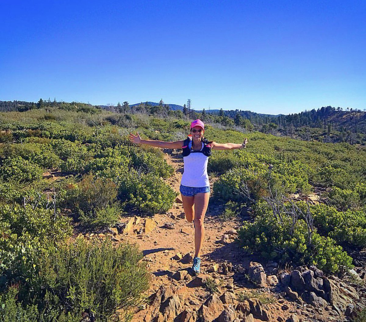 usa_endurance's tweet photo. RT @Orangemud: Greet Monday with open arms! Bring on the week’s miles! 

📷 Runny Legs https://t.co/nqI1iV5VYp