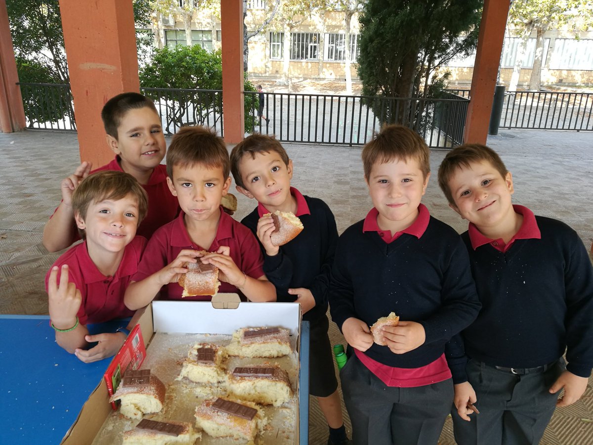 hrios91's tweet photo. Felicitats Oriol! Esperem que hagis passat un dia genial. @_Terraferma https://t.co/1AcwIw5IHB