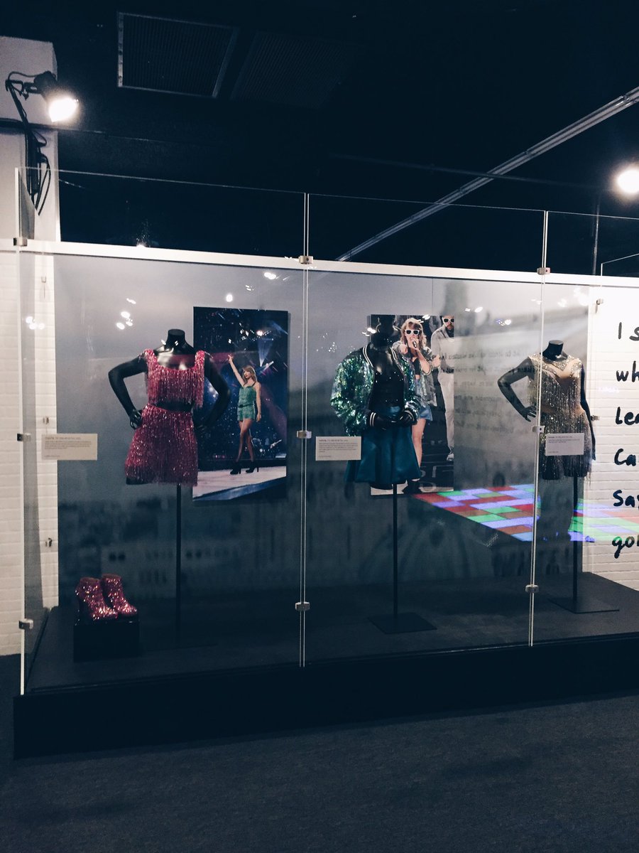 _tiffanytaylor's tweet image. Inside the #TaylorSwiftEXP 🎶 So many new pieces of memorabilia since the last time I saw it! ❤ @taylorswift13 @GRAMMYMuseum