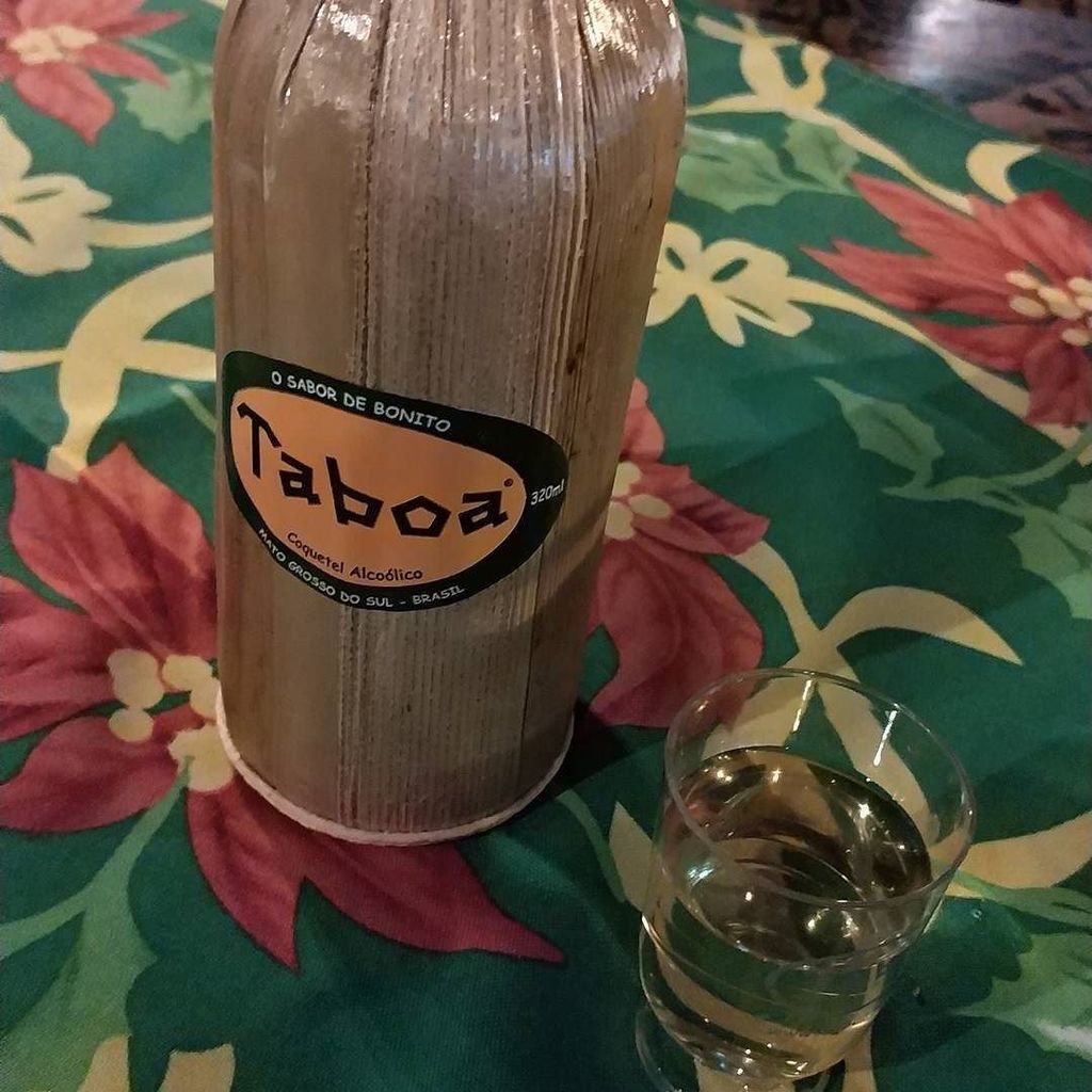 LuizCarvalho's tweet photo. E não podia faltar a cachaça mais famosa da região. #taboa https://t.co/IxjUSBD782 https://t.co/s7bhGCqMgH