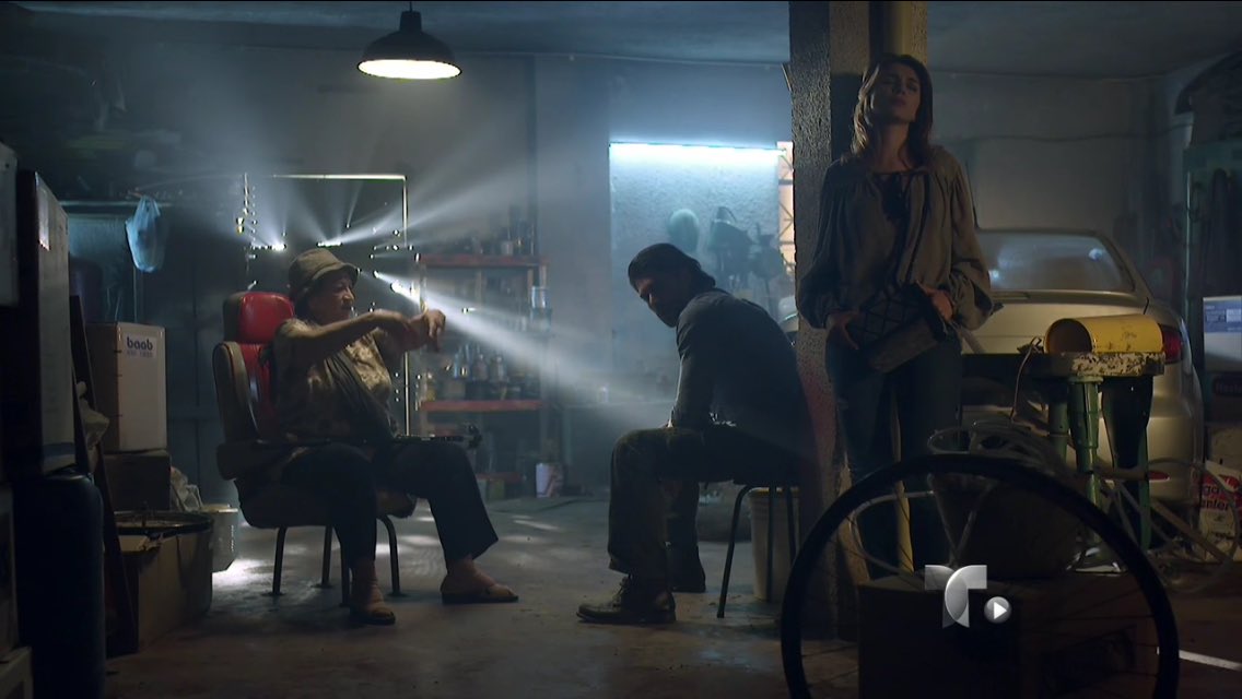 PuroAmorJPLL's tweet photo. No hay quien nueva a la mamá de #Daniel a ninguna parte porque en donde está la respetan. #SinSenosSiHayParaiso https://t.co/n6Y6CDBUmT
