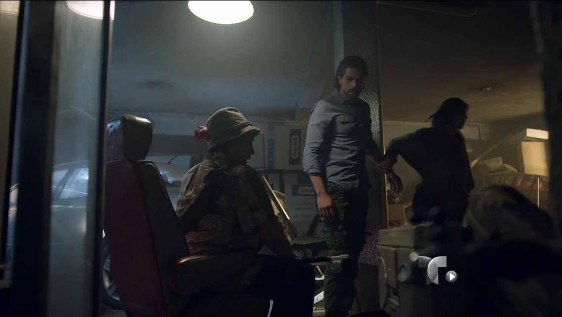 PuroAmorJPLL's tweet photo. Si #Daniel decide quedarse es para que trabaje con su mama comercializando de todo un poco y este prefiere irse... Volverá por su madre? https://t.co/EJN9DeMYfH