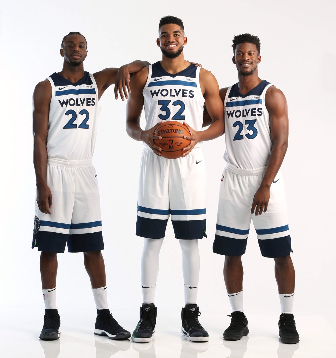 meninanba's tweet photo. #WolvesMediaDay 🐺 https://t.co/zzpCAsFZAY