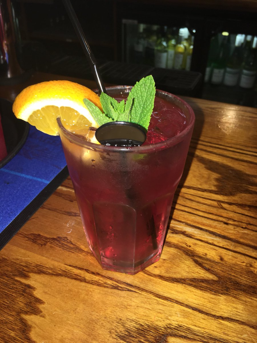 Tyler happy with his absolute cosmopolitan. I feel Carrie Bradshaw will approve. <a href="/elizadbrooks/">Eliza Brooks</a> <a href="/alastairhope/">Alastair Hope</a> #SUGM #cosmopolitan