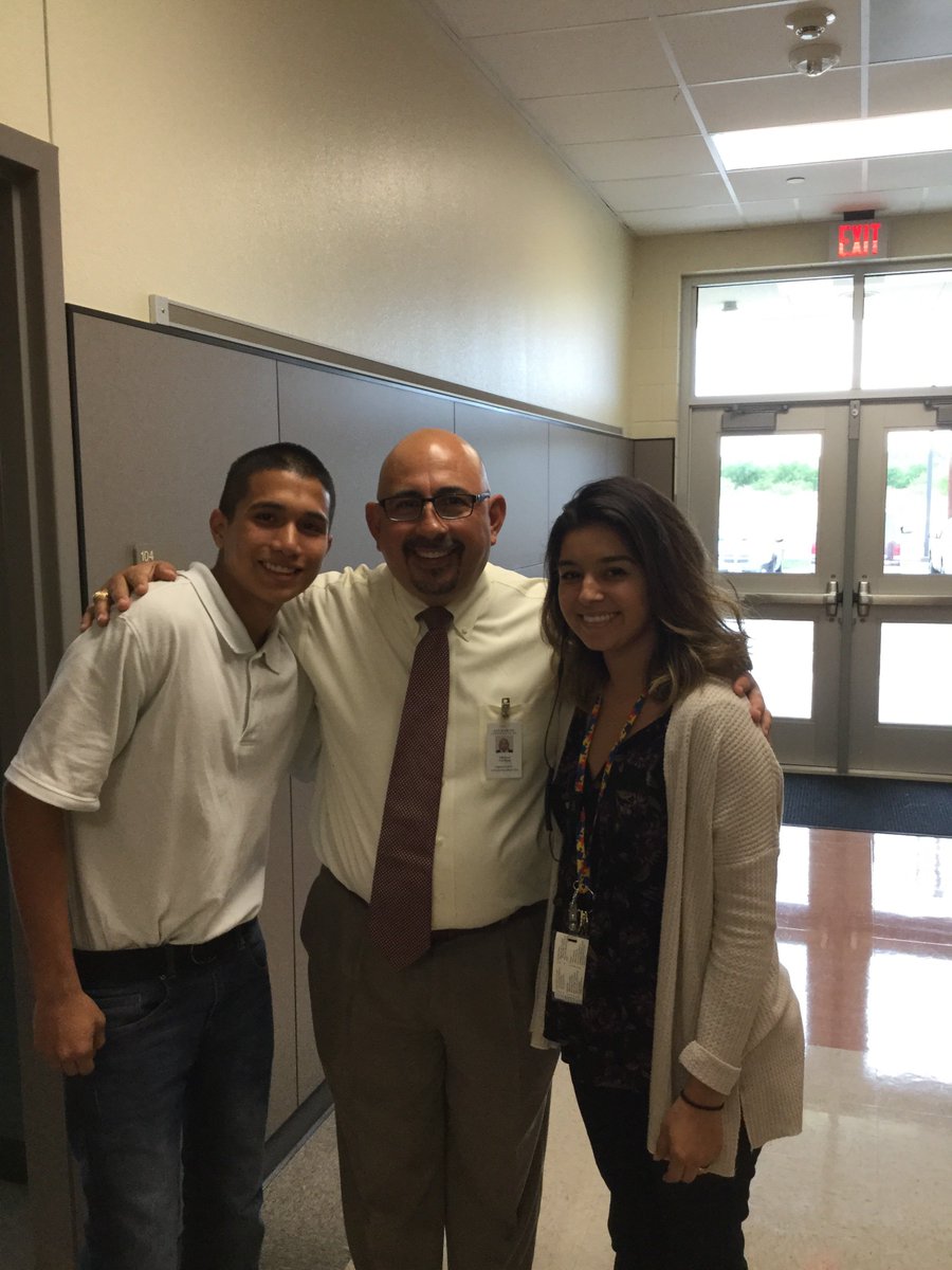 We had a special visitor today! 📚🍎 Michael Cardona, Mrs. Bridges and a Lamar student.  #whereiscardona