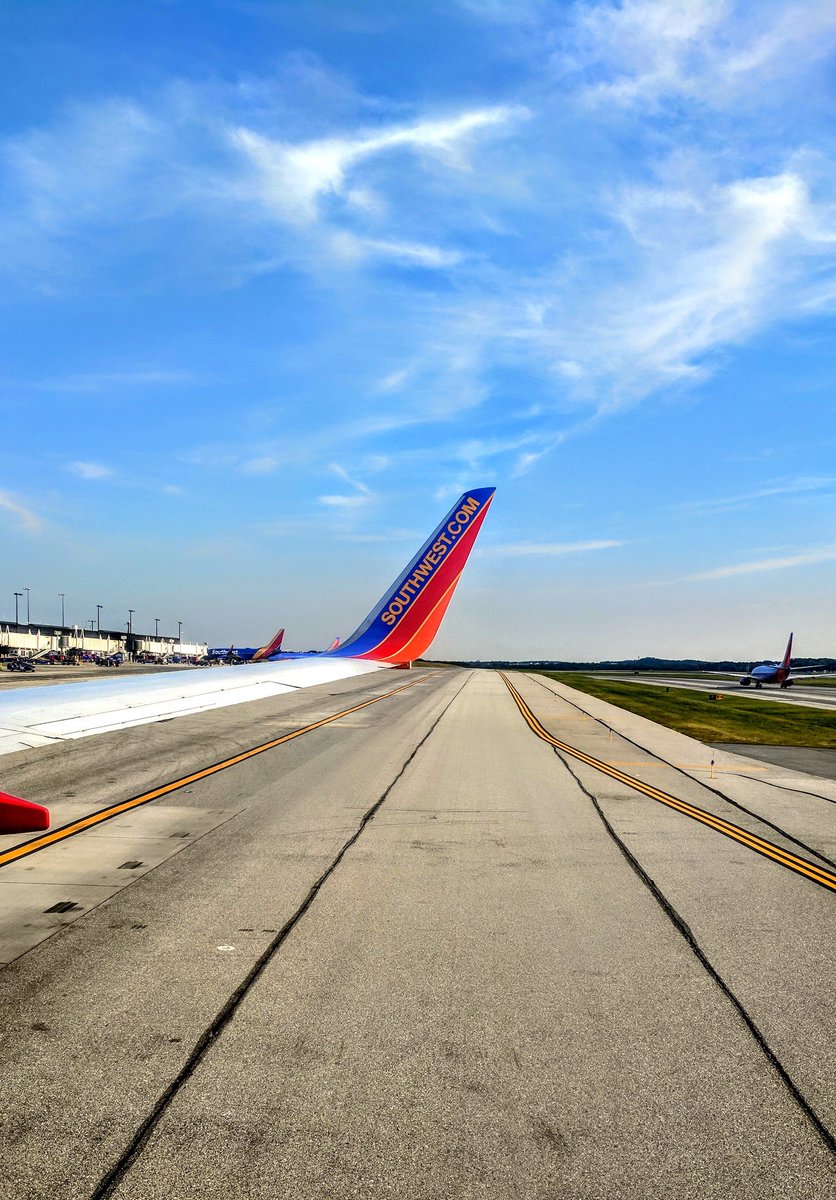 rbreckel's tweet image. Flying with the best today! #swapics #SouthwestAirlines